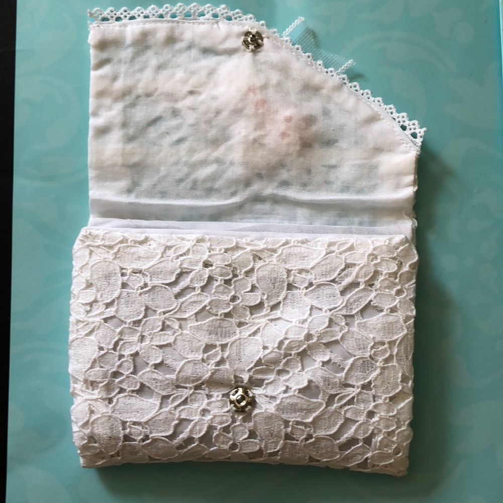 Tissue holder - Picture 3 of 4